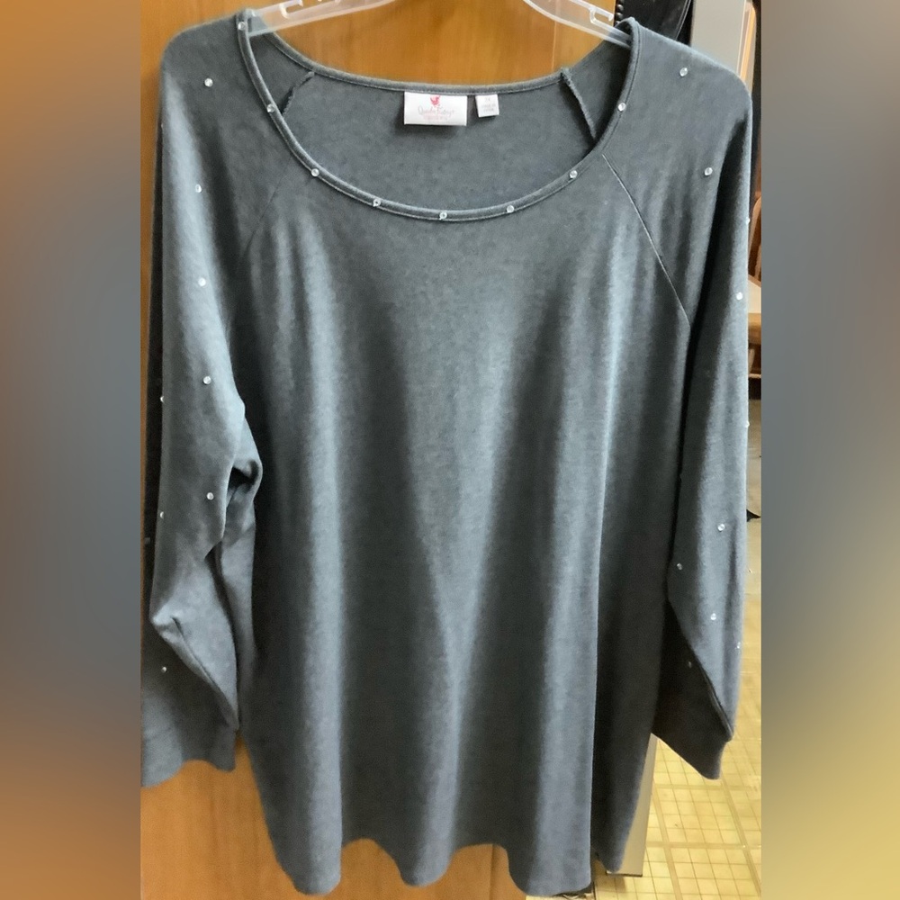 New Quacker Factory Grey 3X Long sleeve Soft Teeshirt Studs on Neck & Sleeves